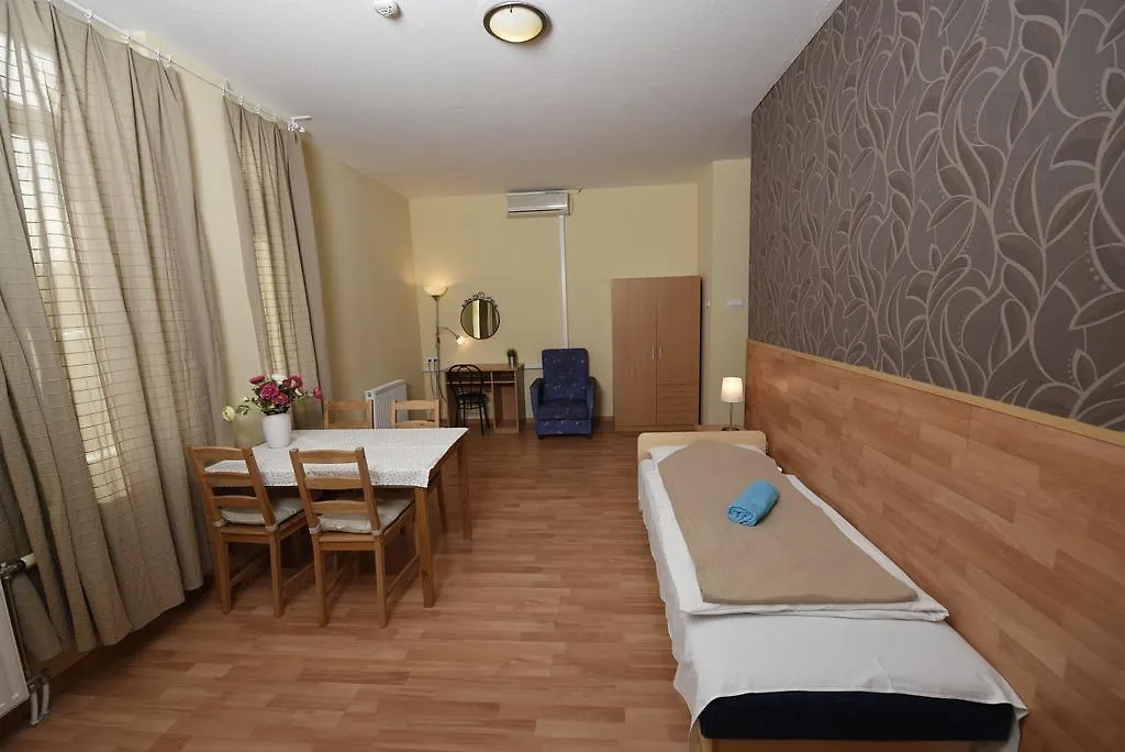 بودابست Matyas Hotel شقة فندقية